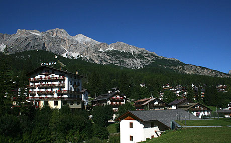 Cortina d'Ampezzo im Sommer foto