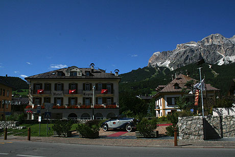 Cortina Zentrum im Sommer foto