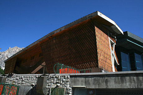 Das Olympia-Eisstadion Cortina Seitenansicht foto