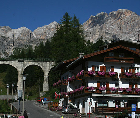 Das Restaurant Siesta und das Hotel Villa Neve Cortina foto