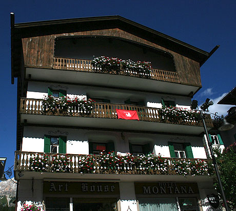 Die Fassade des Hotel Montana Cortina foto