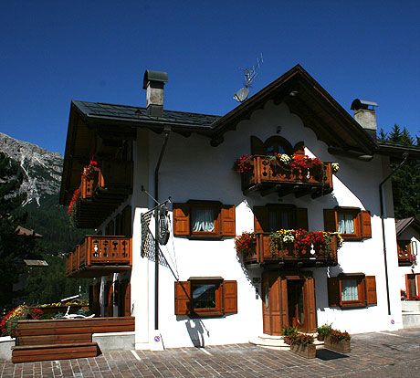 Die Fassade des Hotel Natale Cortina foto