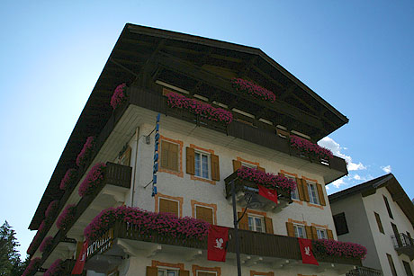 Die Fassade des Hotel Victoria Cortina foto