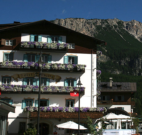 Eingang des Hotels Ancora Cortina foto