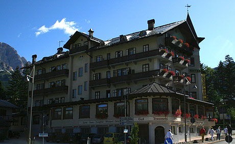 Eingang des Hotels Franceschi Cortina foto