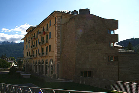 Grand hotel Savoia Cortina d'Ampezzo Seitenansicht foto