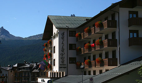 Hotel Bellevue Cortina Seitenansicht foto