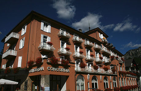 Hotel Condordia Cortina Seitenansicht foto