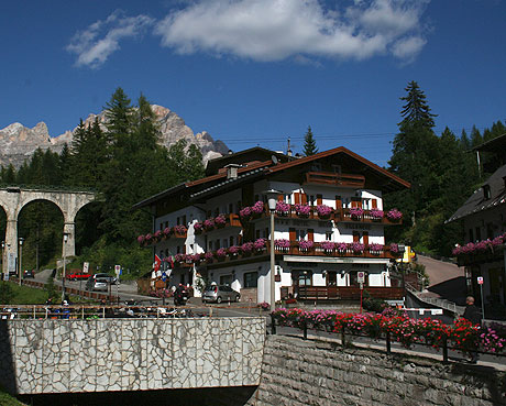 Hotel Villa Neve von Cortina im Sommer foto