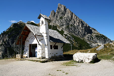 Kirche in den Dolomiten Cortina foto