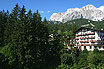 Ein Fluss Und Das Hotel Corona Cortina