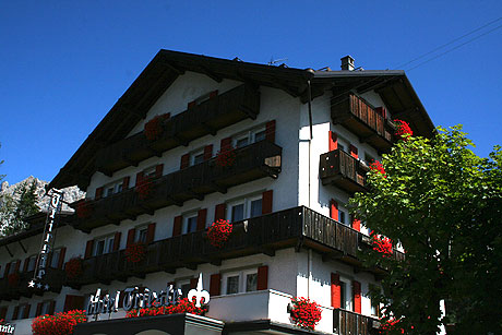 The facade of the hotel Trieste Cortina photo