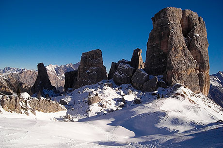 Cinque Torri picos Cortina invierno foto