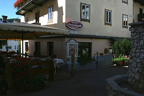 Pizzería Porto Rotondo en el centro de Cortina foto