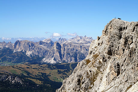 Dolomites Cortina d'Ampezzo au printemps photo