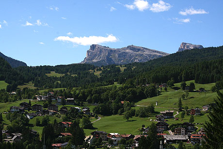 La vallée d'Ampezzo vue d'en haut photo