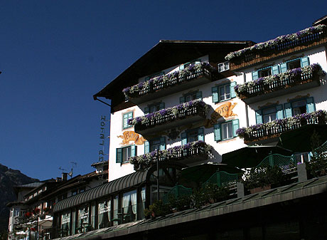 Hotel Ancora vista laterale Cortina foto