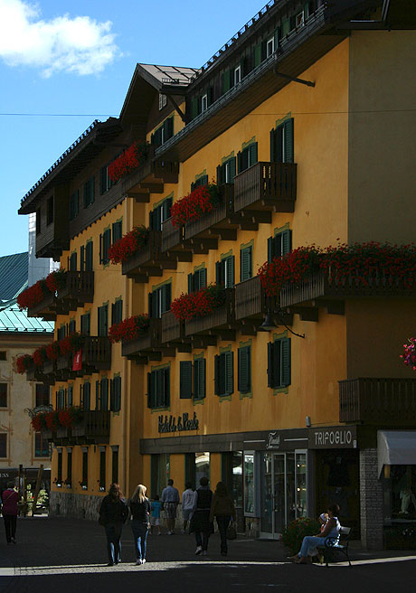 Hotel De La Poste in het centrum van Cortina foto