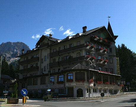 Hotel Franceschi in het centrum van Cortina foto