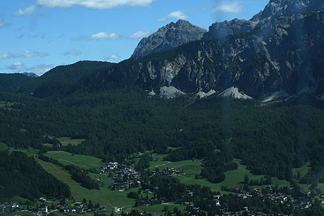 Dolomiții și valea d'Ampezzo foto