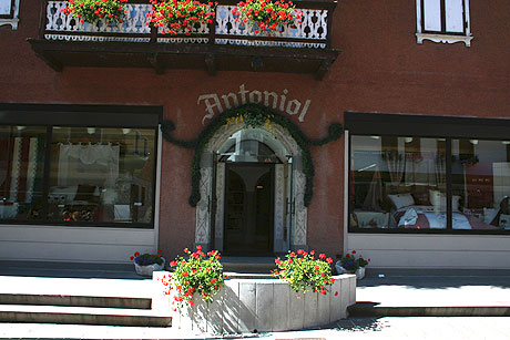 Magazinul Antoniol Cortina foto